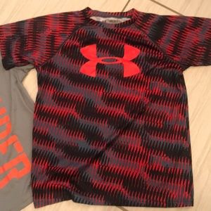2 Under Armour shirts ✌🏼